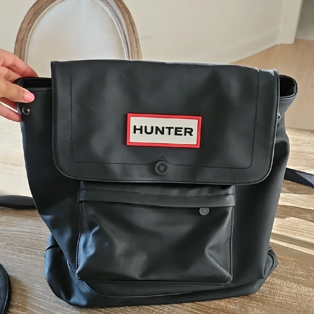 Hunter Black Men's Backpack - Picture 1 of 3